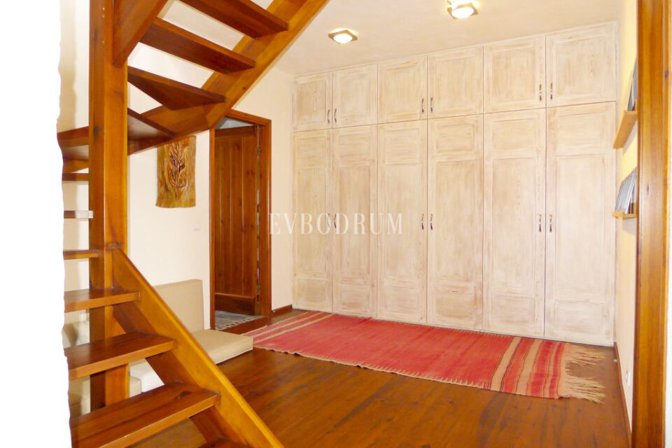 Havuzlu ve Panoramik Deniz Manzaralı Şık Ev – Görsel 6