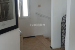 Merkezi lokasyonda, deniz manzaralı ikiz şehir evi