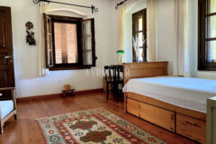 Geniş Bahçeli ve Özel Havuzlu Kiralık Taş Ev