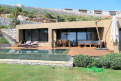 Özel Havuzlu ve Bahçeli Denize Sıfır Villa