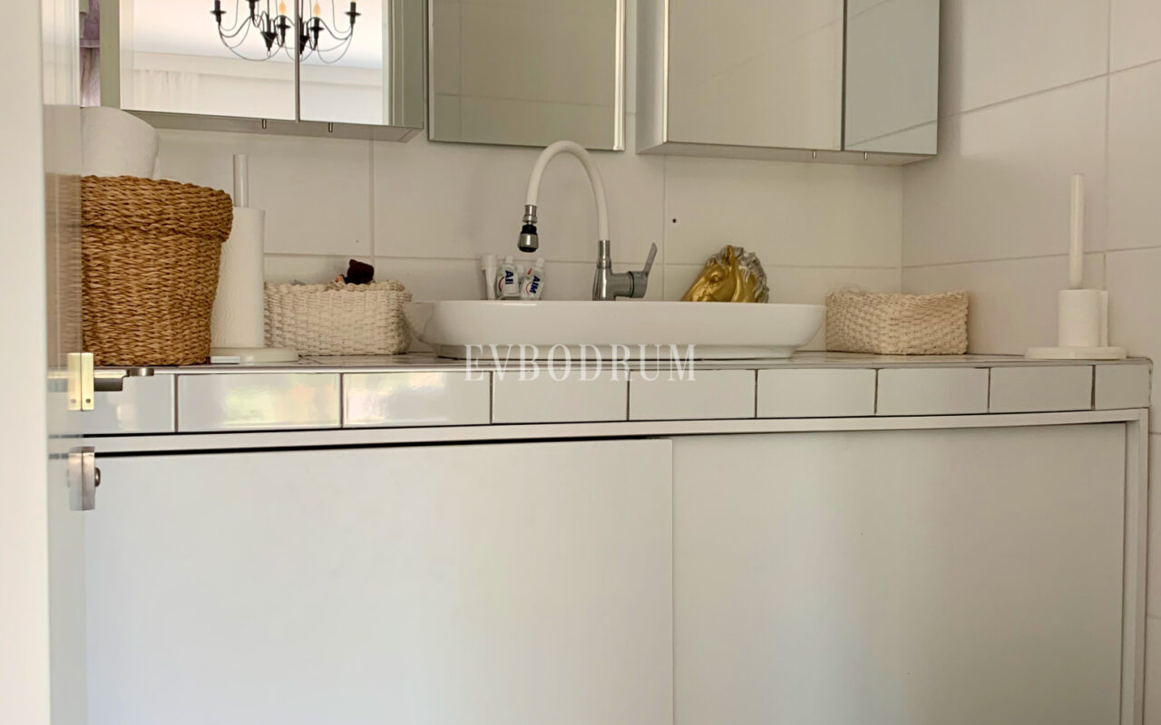 Yalıçiftlik’te tek katlı, bahçeli müstakil ev