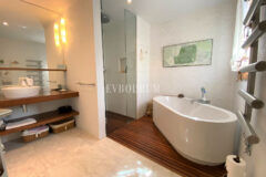 Denize Yürüme Mesafesinde Havuzlu Geniş Villa