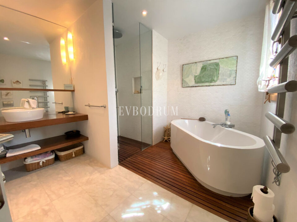 Denize Yürüme Mesafesinde Havuzlu Geniş Villa – Görsel 10