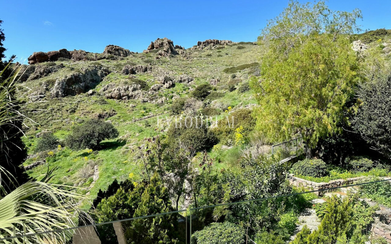 Yalikavak Küdür, önü kapanmaz deniz manzaralı 3 katlı villa