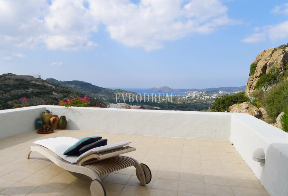 Havuzlu ve Panoramik Deniz Manzaralı Şık Ev – Görsel 6