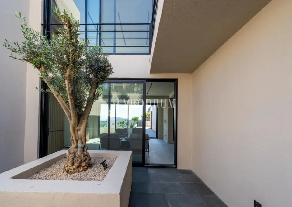 Bitez’de özel havuzlu, geniş ve lüks villa