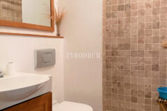 Geniş Bahçeli ve Özel Havuzlu Kiralık Taş Ev