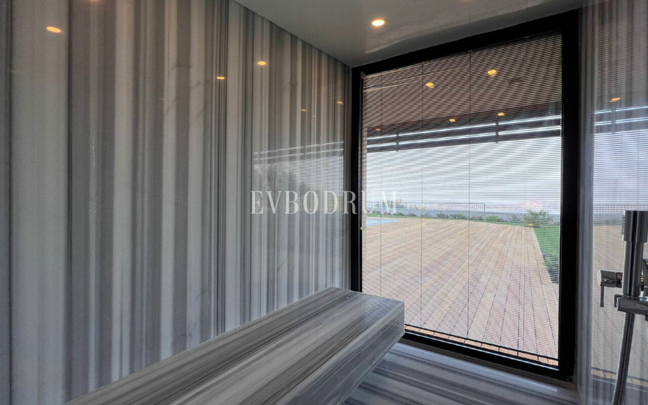 Yeni tamamlanmış, deniz manzaralı, özel havuzlu ve bahçeli villa