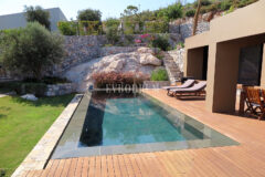 Özel Havuzlu ve Bahçeli Denize Sıfır Villa