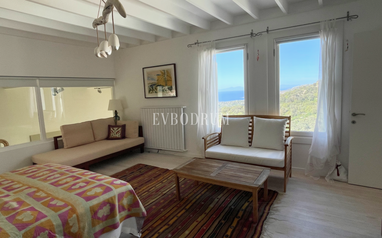 Yazlık kiralık villa, deniz manzarası ve özel havuz, 8 misafir