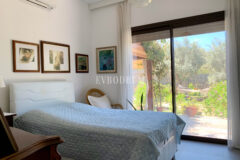 Yalıçiftlik’te tek katlı, bahçeli müstakil ev