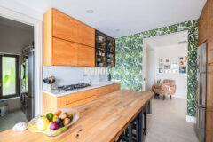 Merkezi lokasyonda zarif, tek katlı, havuzlu villa