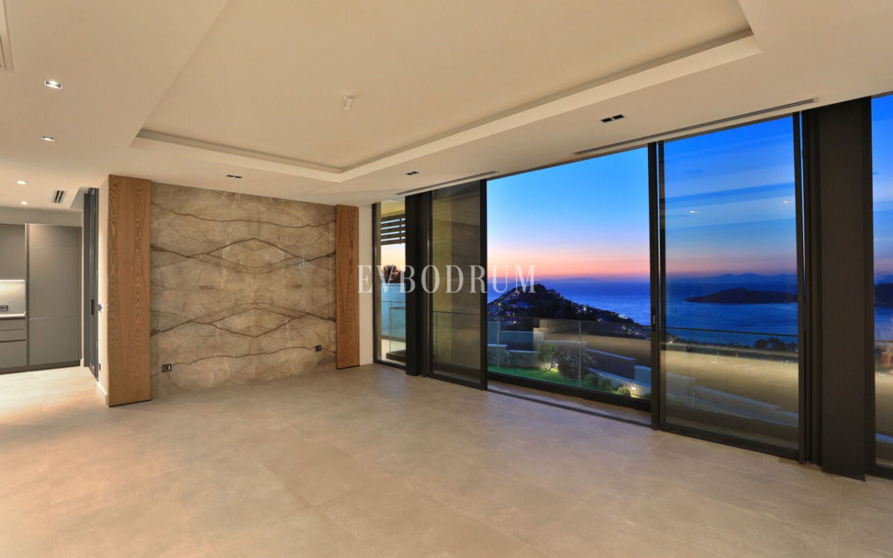 Yeni tamamlanmış, deniz manzaralı, özel havuzlu ve bahçeli villa