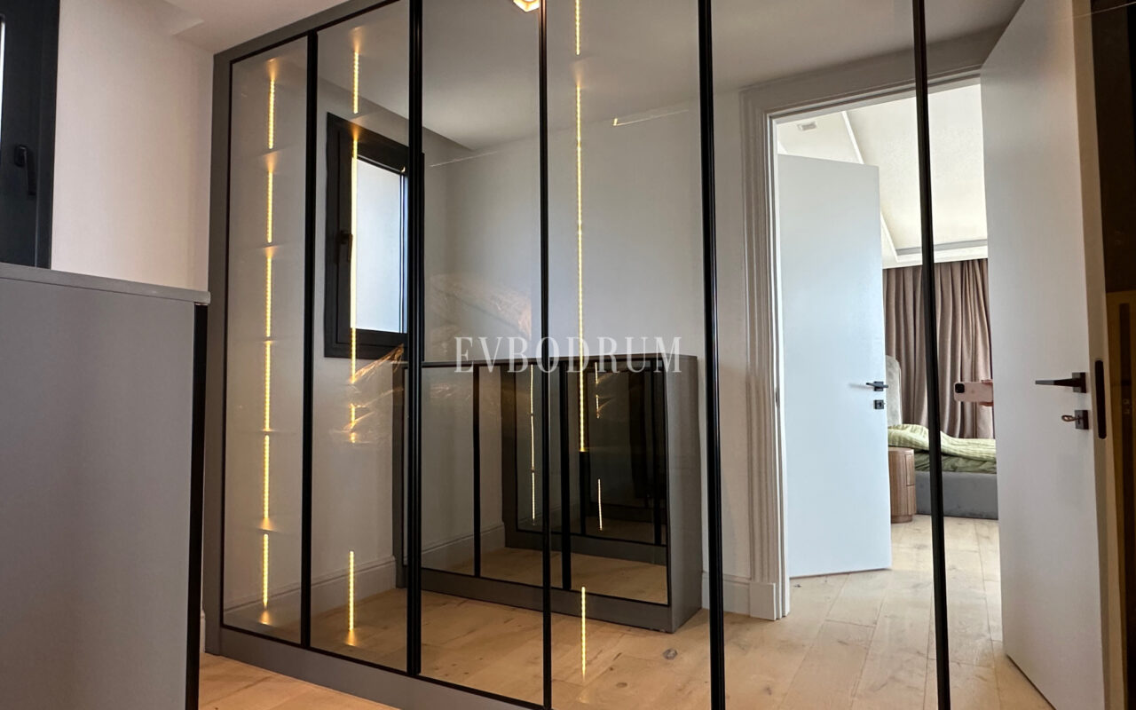 Ön sırada, havuzlu ve plaja erişimli yeni villa