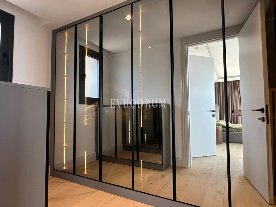 Ön sırada, havuzlu ve plaja erişimli yeni villa – Görsel 13