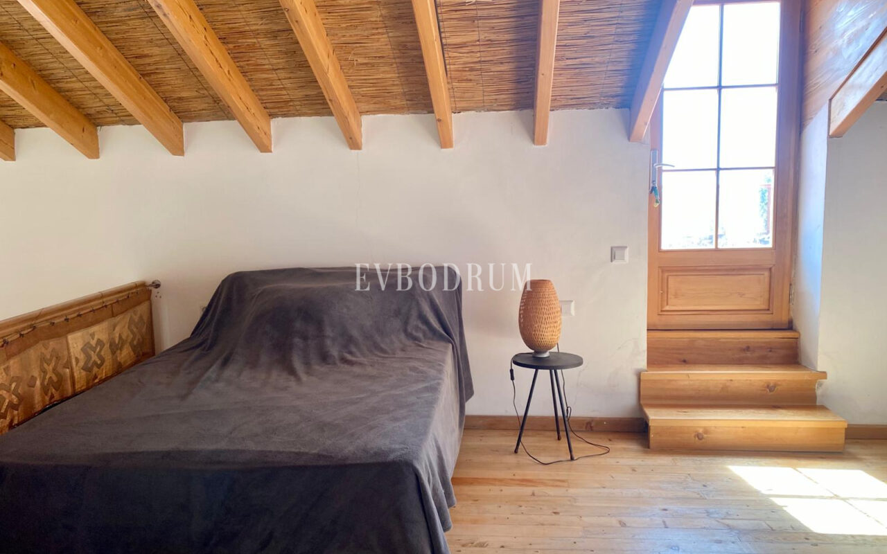 Gümüşlük, Karakaya’da bahçe içinde müstakil taş villa