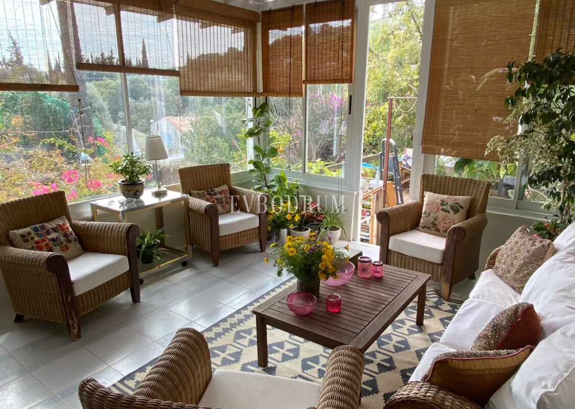 Bodrum, Yeniköy’de geniş, karakteristik kiralık daire