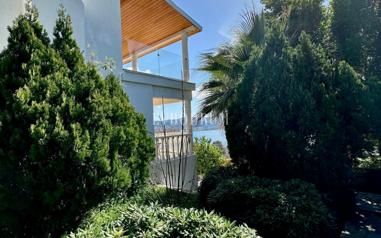 Yalikavak Küdür, önü kapanmaz deniz manzaralı 3 katlı villa