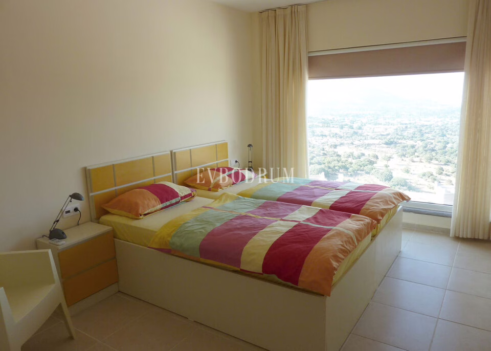 Deniz manzaralı, ortak havuzlu tripleks villa – Görsel 5