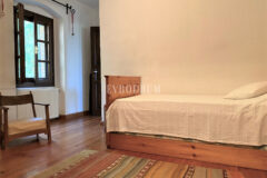 Geniş Bahçeli ve Özel Havuzlu Kiralık Taş Ev