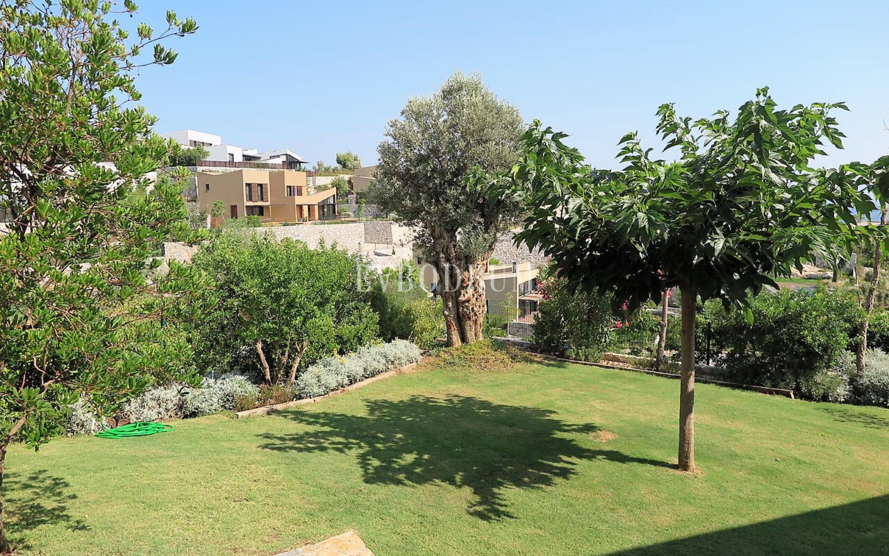 Özel Havuzlu ve Bahçeli Denize Sıfır Villa