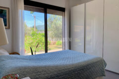 Yalıçiftlik’te tek katlı, bahçeli müstakil ev