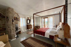 Plaja yürüme mesafesinde, havuzlu ve bahçeli geniş villa