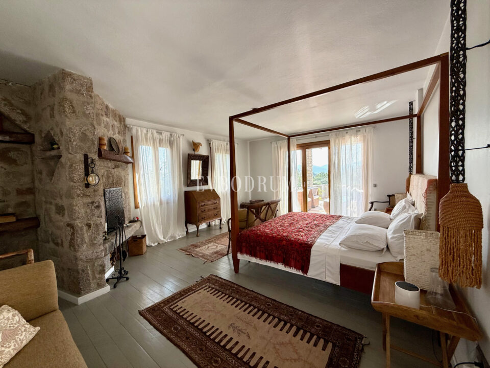 Grosse Villa mit Pool und Garten im Herzen von Türkbükü