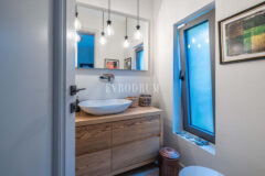 Merkezi lokasyonda zarif, tek katlı, havuzlu villa