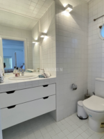 Yazlık kiralık villa, deniz manzarası ve özel havuz, 8 misafir – Görsel 1