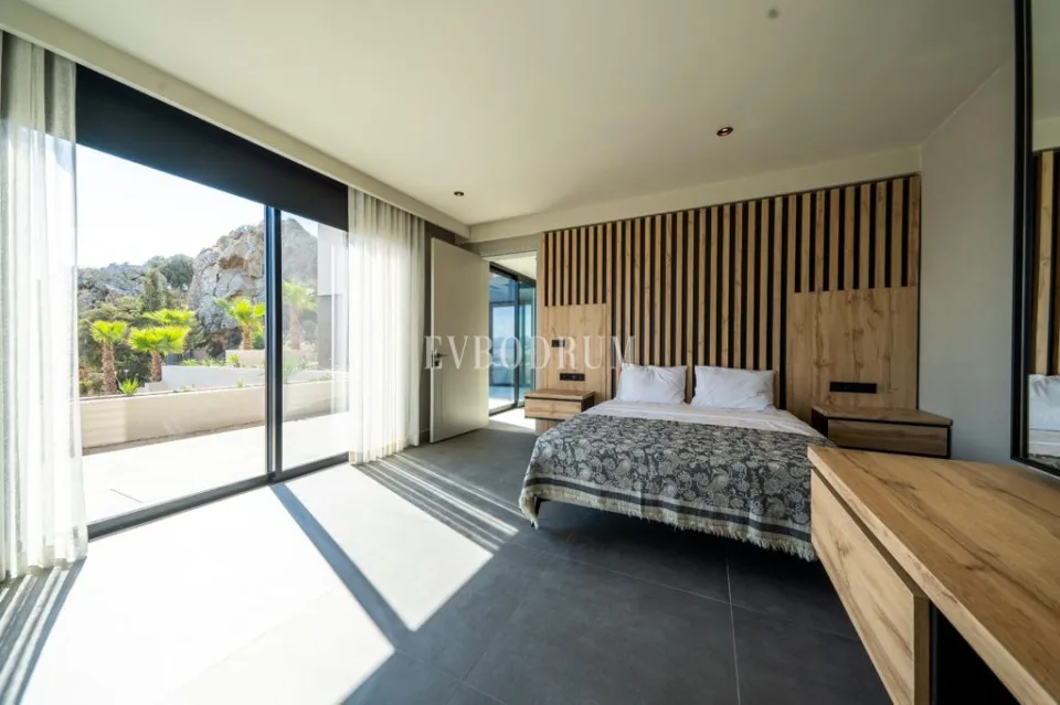 Bitez’de özel havuzlu, geniş ve lüks villa