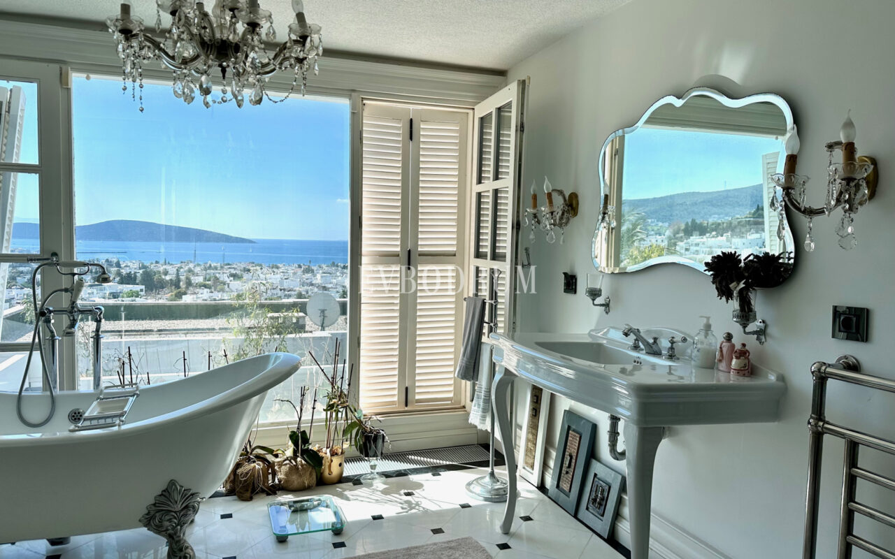 Zarif ve özel, havuzlu, manzaralı şehir evi