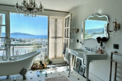 Zarif ve özel, havuzlu, manzaralı şehir evi