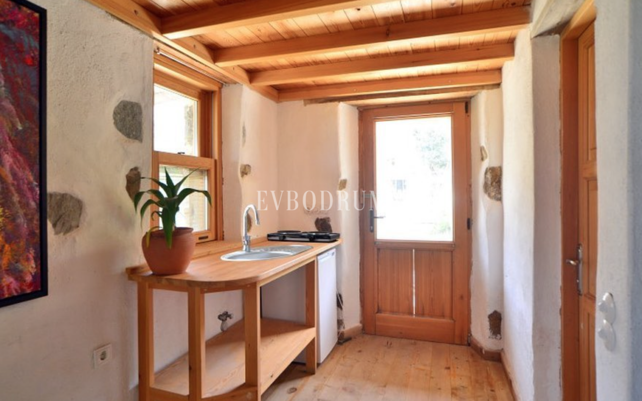 10.000 m2 Arsa İçinde 8 Bağımsız Taş Ev