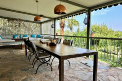 7.970 m2 arazi içinde harika, havuzlu taş ev ve misafirhanesi