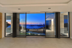 Yeni tamamlanmış, deniz manzaralı, özel havuzlu ve bahçeli villa