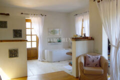 Özel havuzlu kiralık taş villa