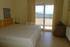 Deniz manzaralı, ortak havuzlu tripleks villa