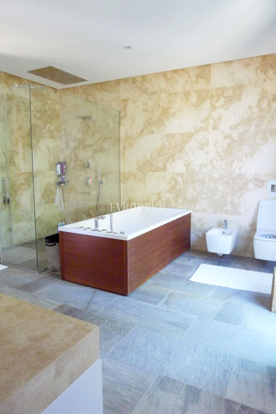 Yalikavak koyu manzarasına hakim malikane – Bathroom1