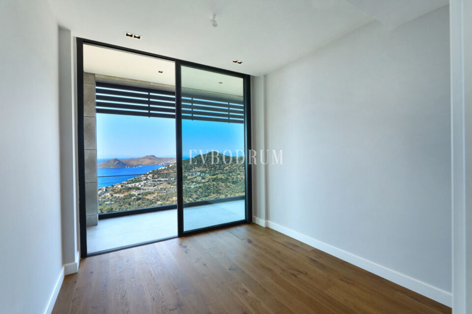 Yeni tamamlanmış, deniz manzaralı, özel havuzlu ve bahçeli villa – Oda