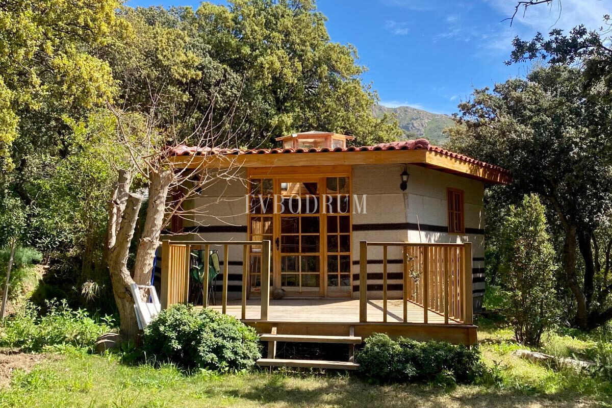 Gümüşlük, Karakaya’da bahçe içinde müstakil taş villa