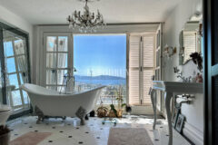 Zarif ve özel, havuzlu, manzaralı şehir evi