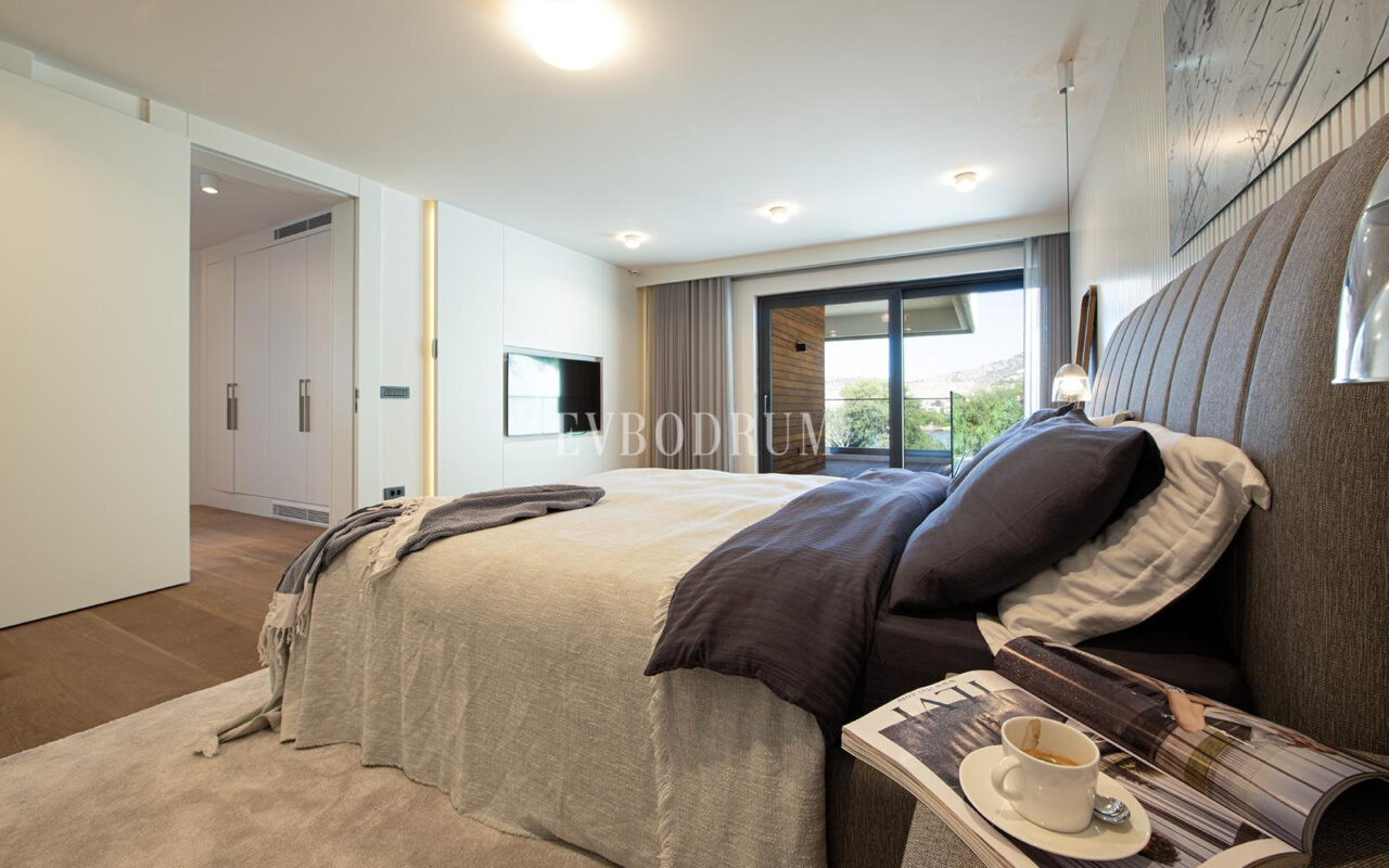 Yalıkavak'ta denize sıfır, özel iskeleli lüks villa