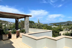 Denize Yürüme Mesafesinde Havuzlu Geniş Villa