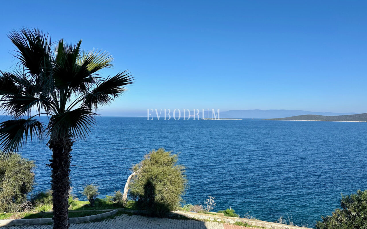 Ön sırada, havuzlu ve plaja erişimli yeni villa