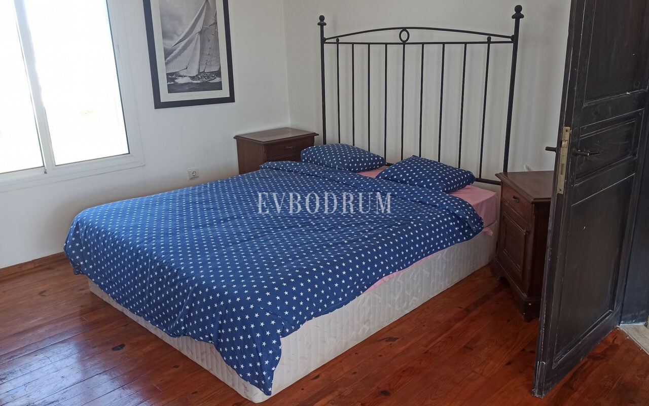 Merkezi lokasyonda, deniz manzaralı ikiz şehir evi