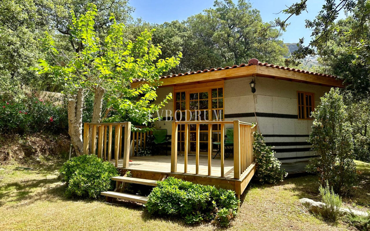 Gümüşlük, Karakaya’da bahçe içinde müstakil taş villa