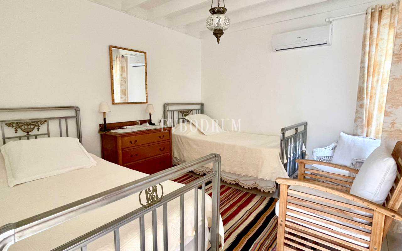 Yazlık kiralık villa, deniz manzarası ve özel havuz, 8 misafir