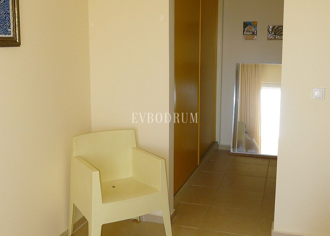 Deniz manzaralı, ortak havuzlu tripleks villa