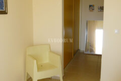 Deniz manzaralı, ortak havuzlu tripleks villa